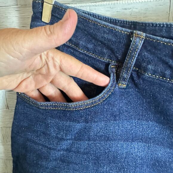 Ava & viv Bermuda denim shorts dark wash high-rise Mini pockets plus size ￼ - Picture 12 of 13